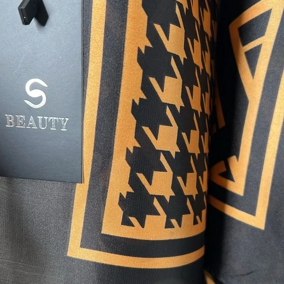 Ladies Beautiful Unbranded Silk Feeling/ Fabric Polyester Fashion Scarf.